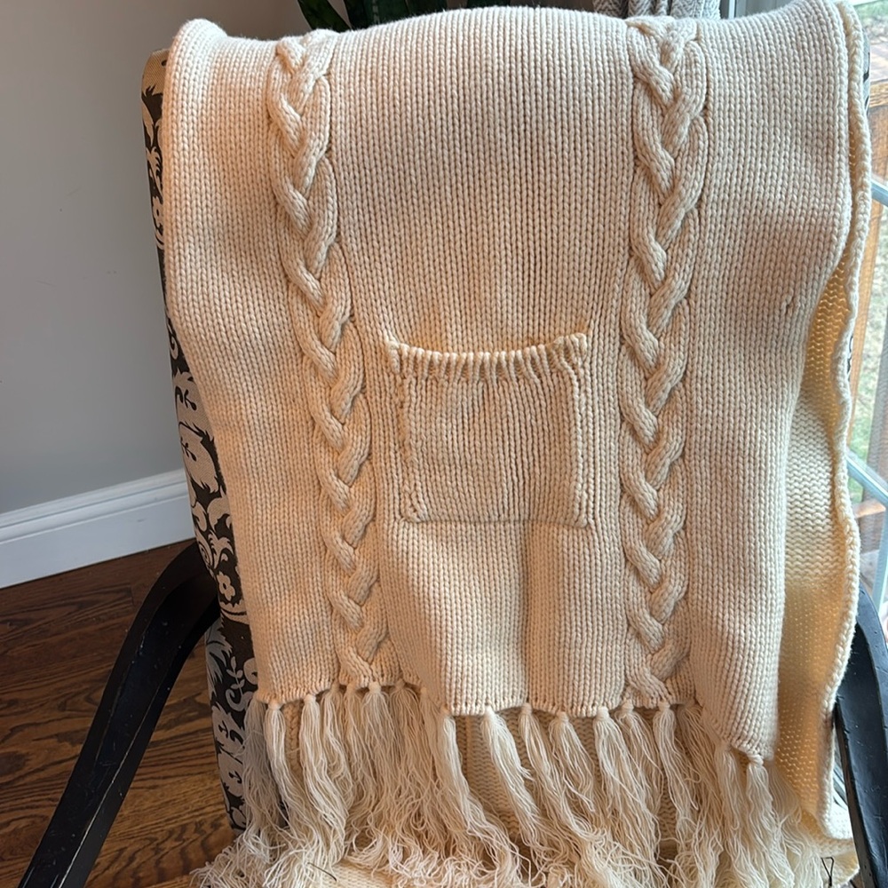 Burberry Cable knit scarf shawl wrap  pockets